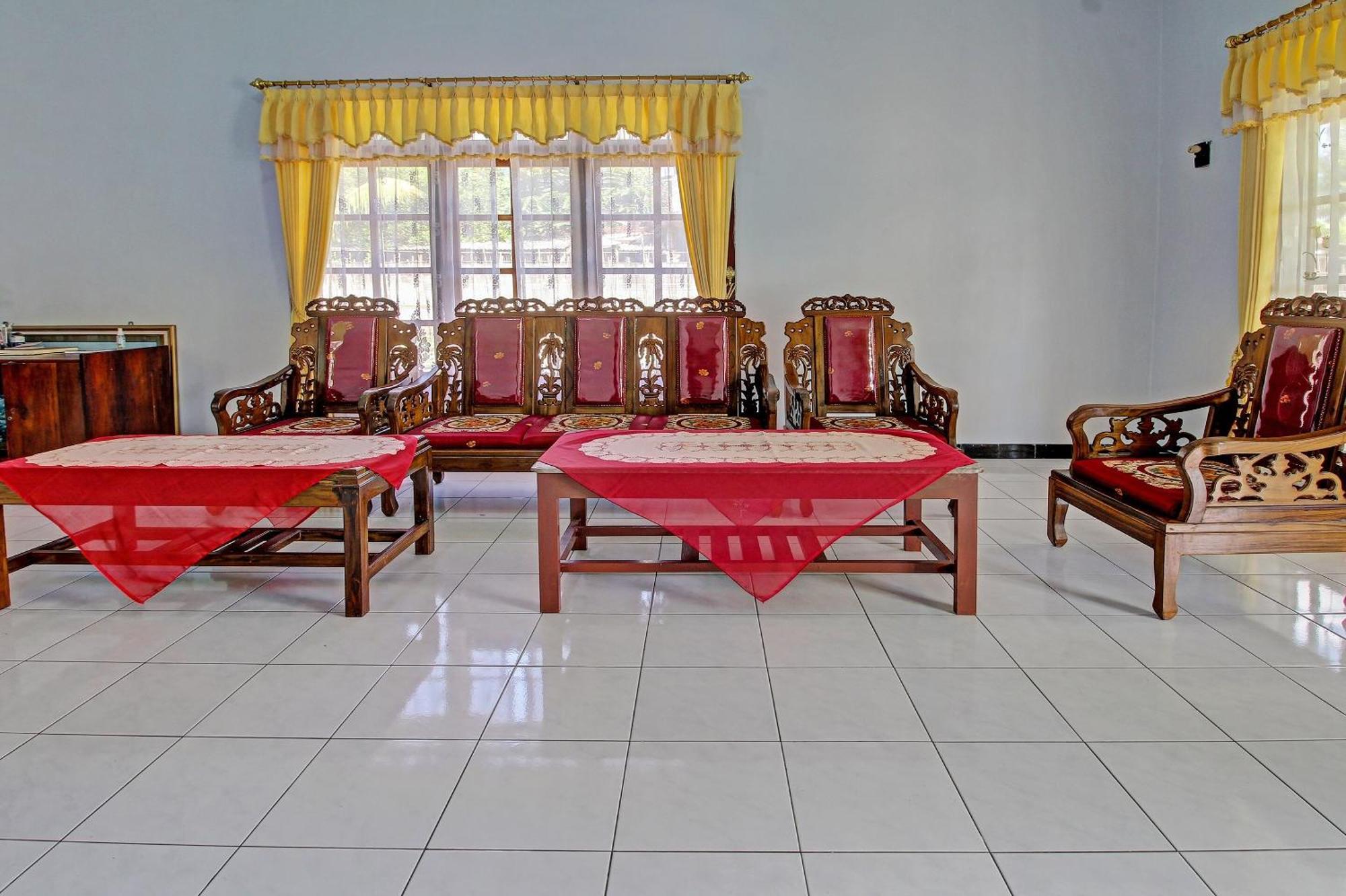 Spot On 91214 Desa Wisata Pandean Hotel Trenggalek Exterior foto