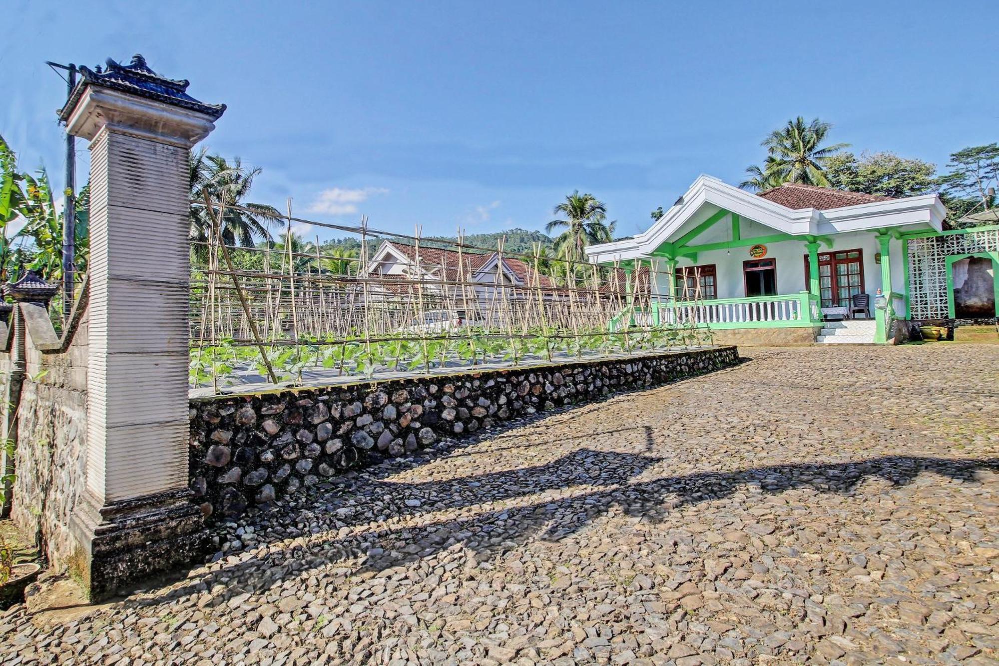 Spot On 91214 Desa Wisata Pandean Hotel Trenggalek Exterior foto